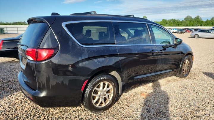 CHRYSLER VOYAGER  2020