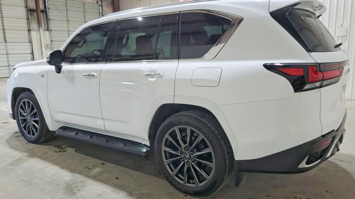 Lexus LX  2023