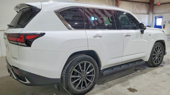 Lexus LX  2023