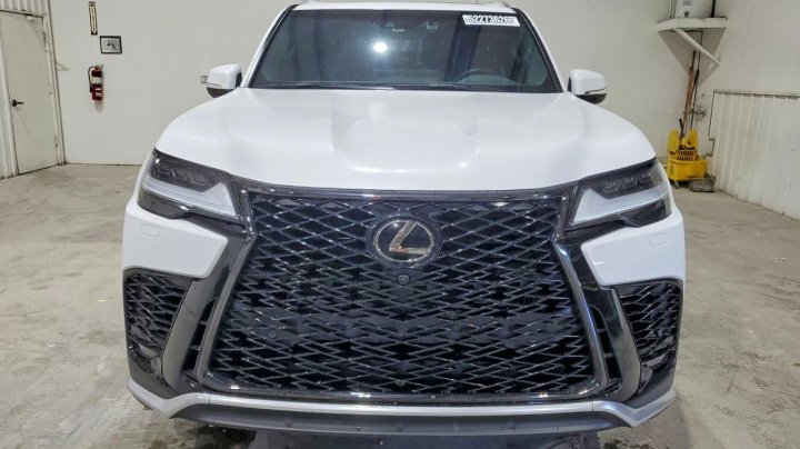 Lexus LX  2023