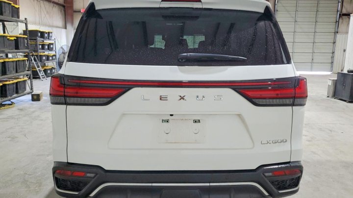 Lexus LX  2023