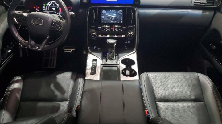 Lexus LX  2023