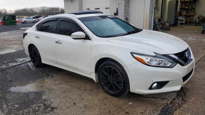 Nissan Altima  2017
