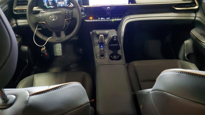 Toyota CROWN  2023