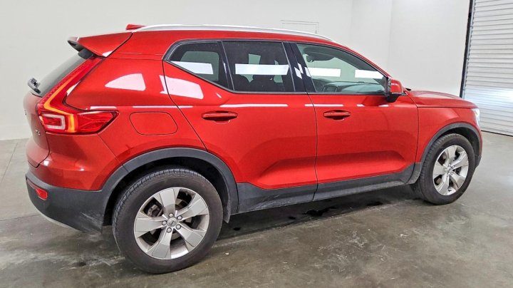 Volvo XC40  2021