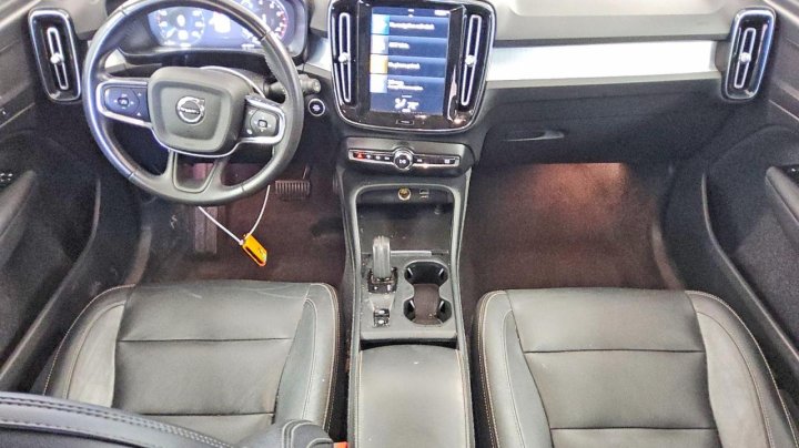 Volvo XC40  2021
