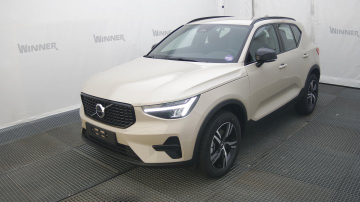Volvo XC40 Plus Dark 2026