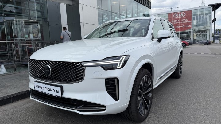 Volvo XC90 Plus Bright AWD 2025