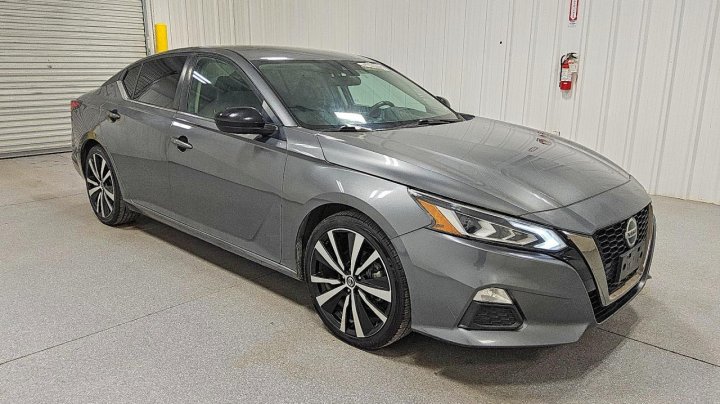 Nissan Altima  2021