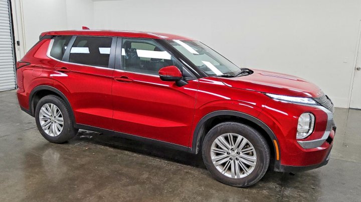 Mitsubishi Outlander  2024