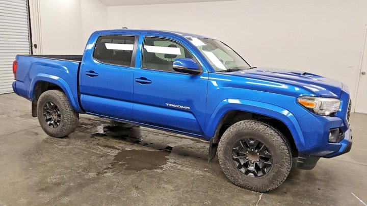 Toyota TACOMA  2018