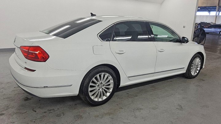 Volkswagen PASSAT  2016