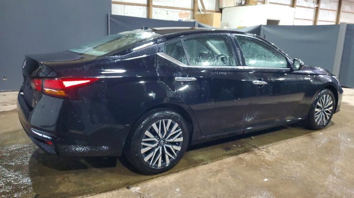 Nissan Altima  2025