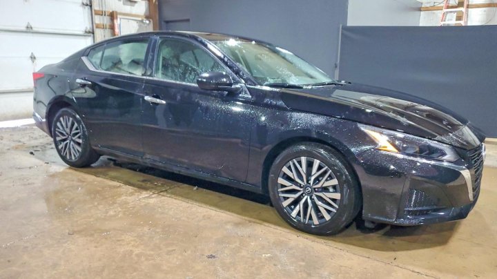 Nissan Altima  2025