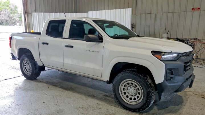 CHEV COLORADO  2023