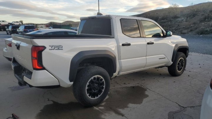 Toyota TACOMA  2024