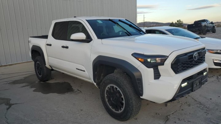 Toyota TACOMA  2024