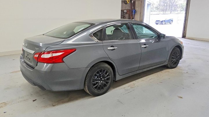 Nissan Altima  2016