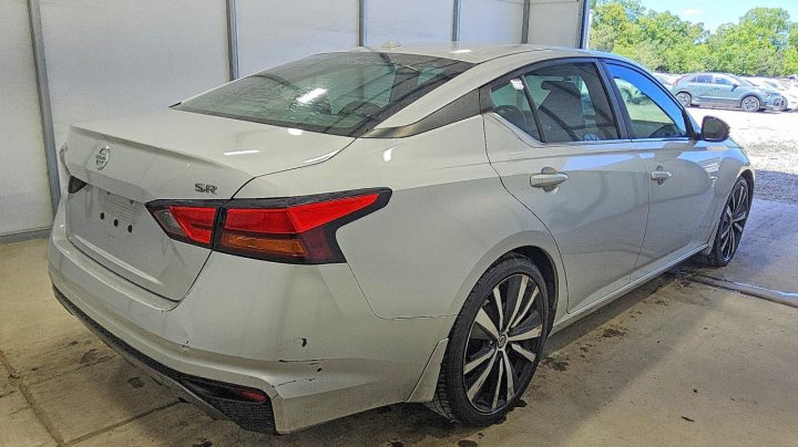 Nissan Altima  2019