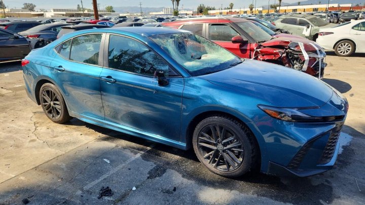 Toyota Camry  2025