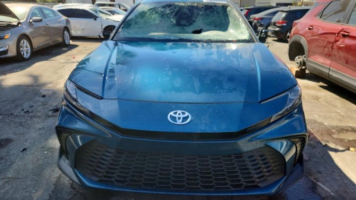 Toyota Camry  2025