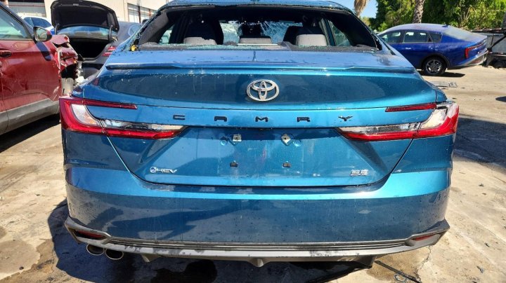 Toyota Camry  2025