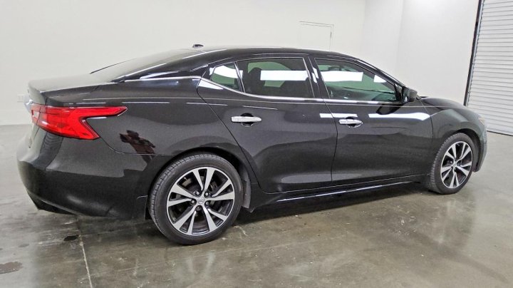 Nissan Maxima  2018