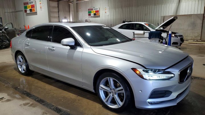 Volvo S90  2018