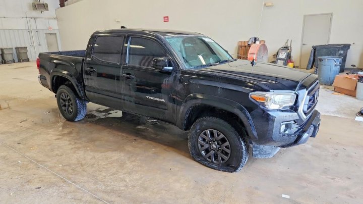 Toyota TACOMA  2023