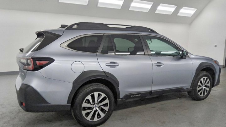Subaru Outback  2023
