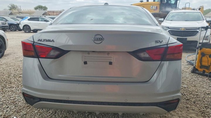 Nissan Altima  2024