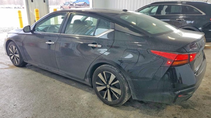Nissan Altima  2021