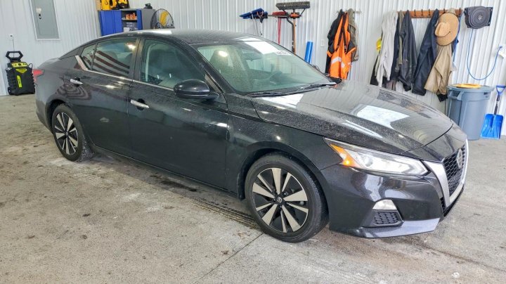 Nissan Altima  2021