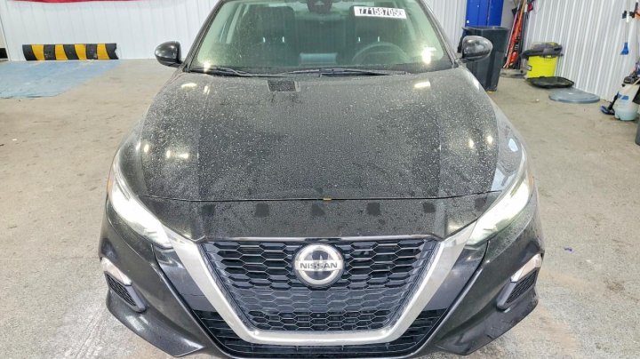 Nissan Altima  2021