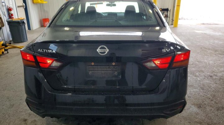 Nissan Altima  2021