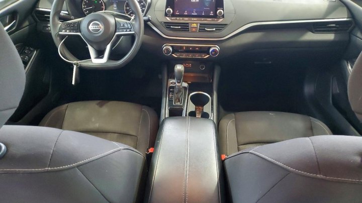 Nissan Altima  2021