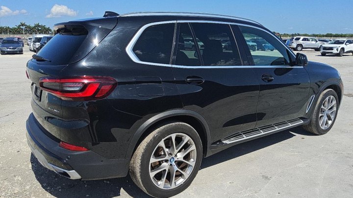 BMW X5  2023