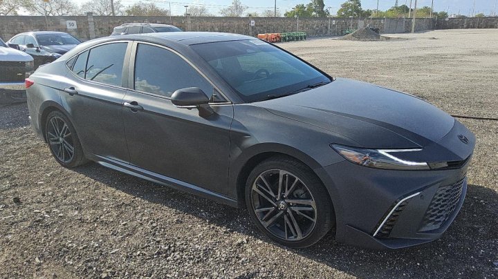 Toyota Camry  2025