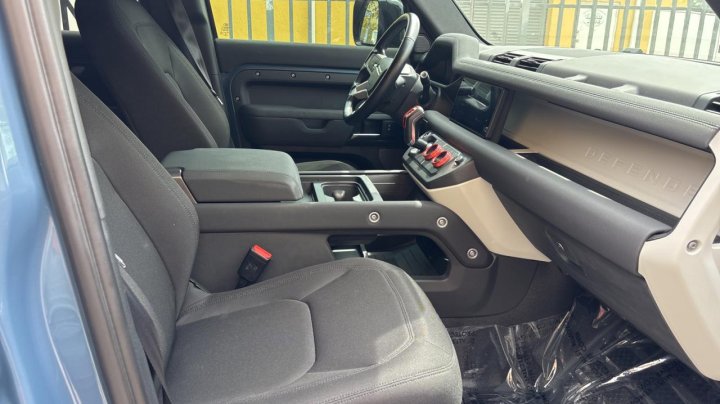 Land Rover Defender 110 2023