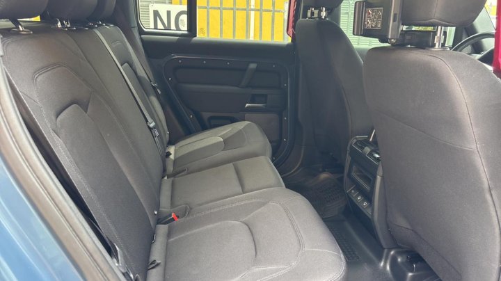 Land Rover Defender 110 2023