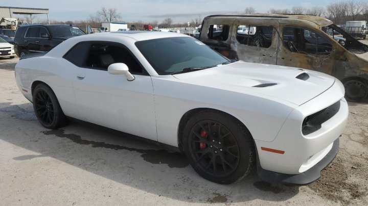 Dodge Challenger SRT HELLCAT 2016