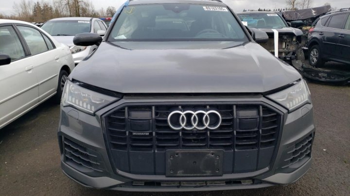 Audi Q7  2021