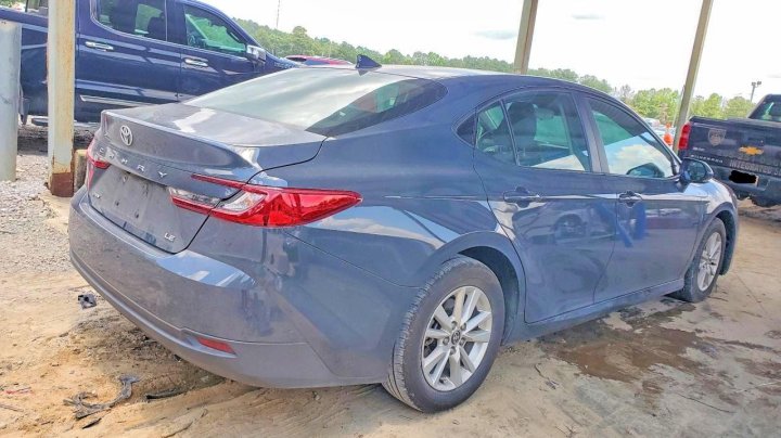 Toyota Camry  2025