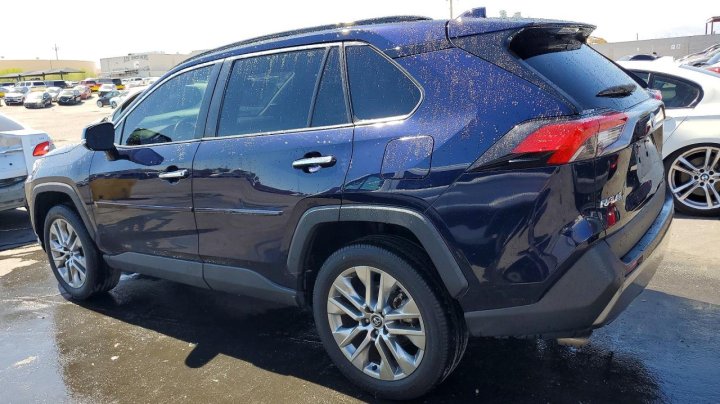 Toyota RAV4  2021