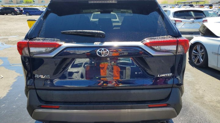 Toyota RAV4  2021