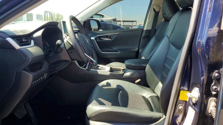 Toyota RAV4  2021