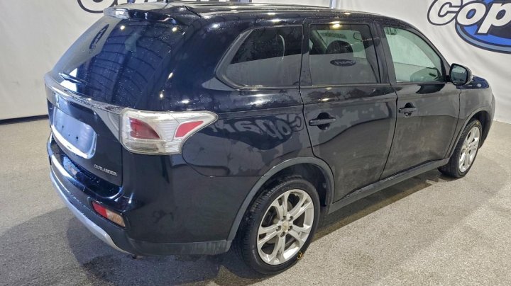Mitsubishi Outlander  2015