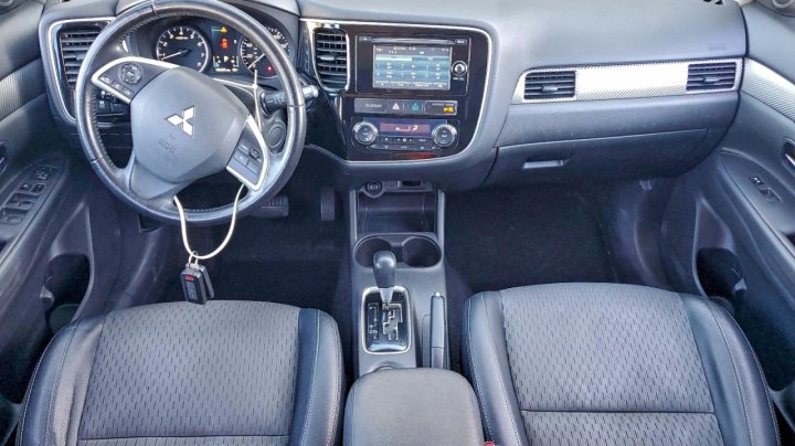 Mitsubishi Outlander  2015