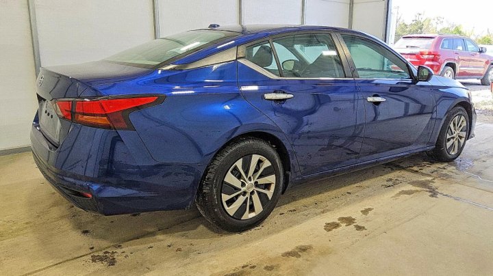 Nissan Altima  2020