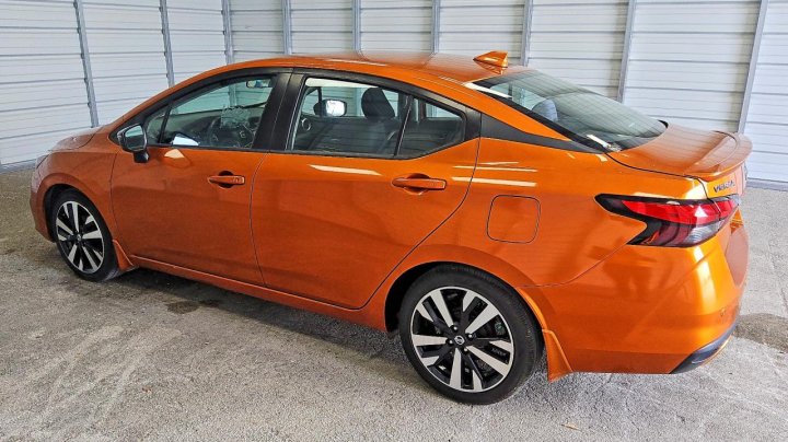 Nissan Versa  2021
